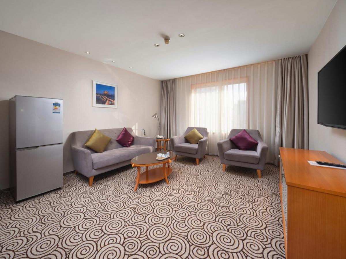 Hotel Grand Metropark - 6 Minutes Walk To The West