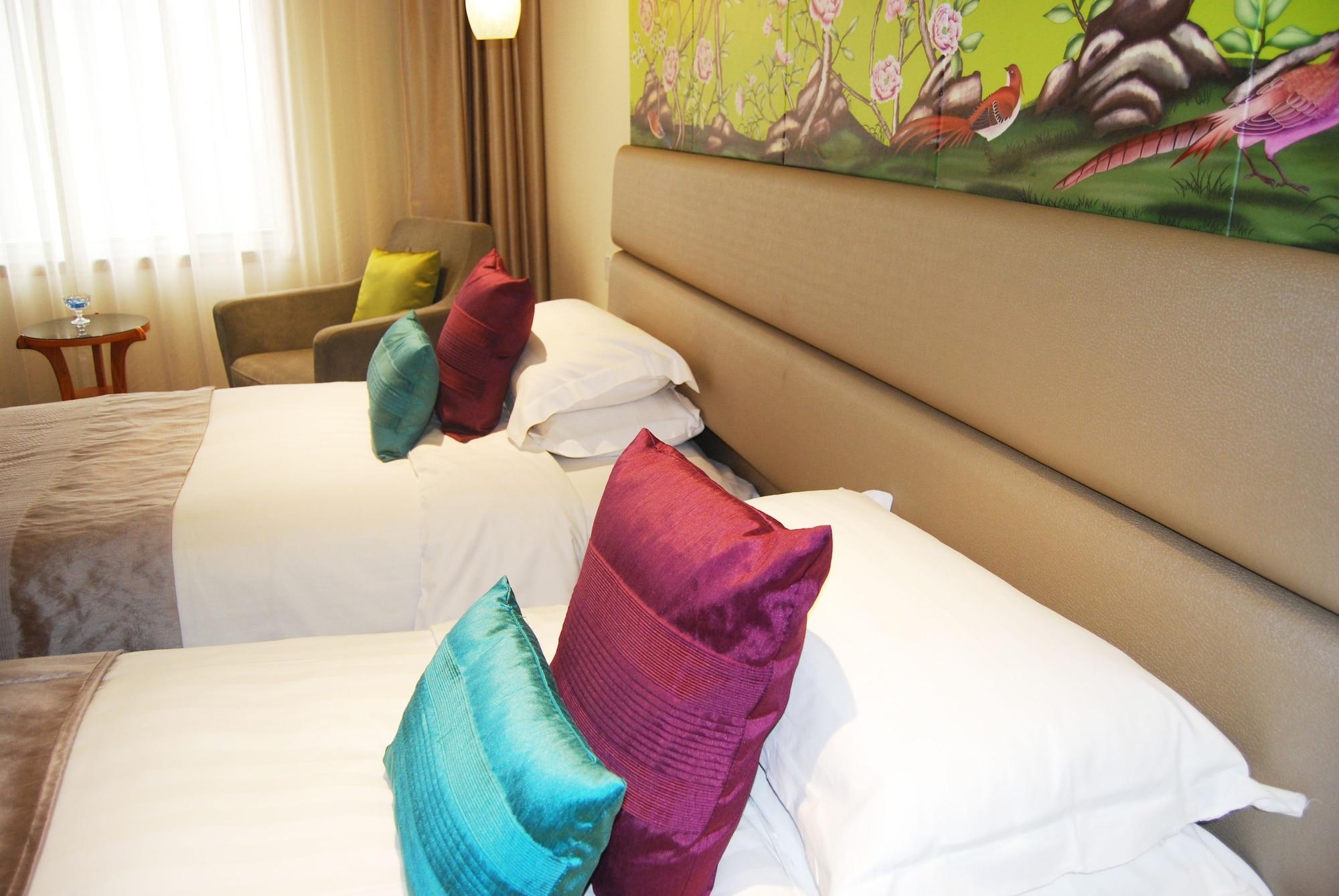 Grand Metropark - 6 Minutes Walk To The West Отель 5*
