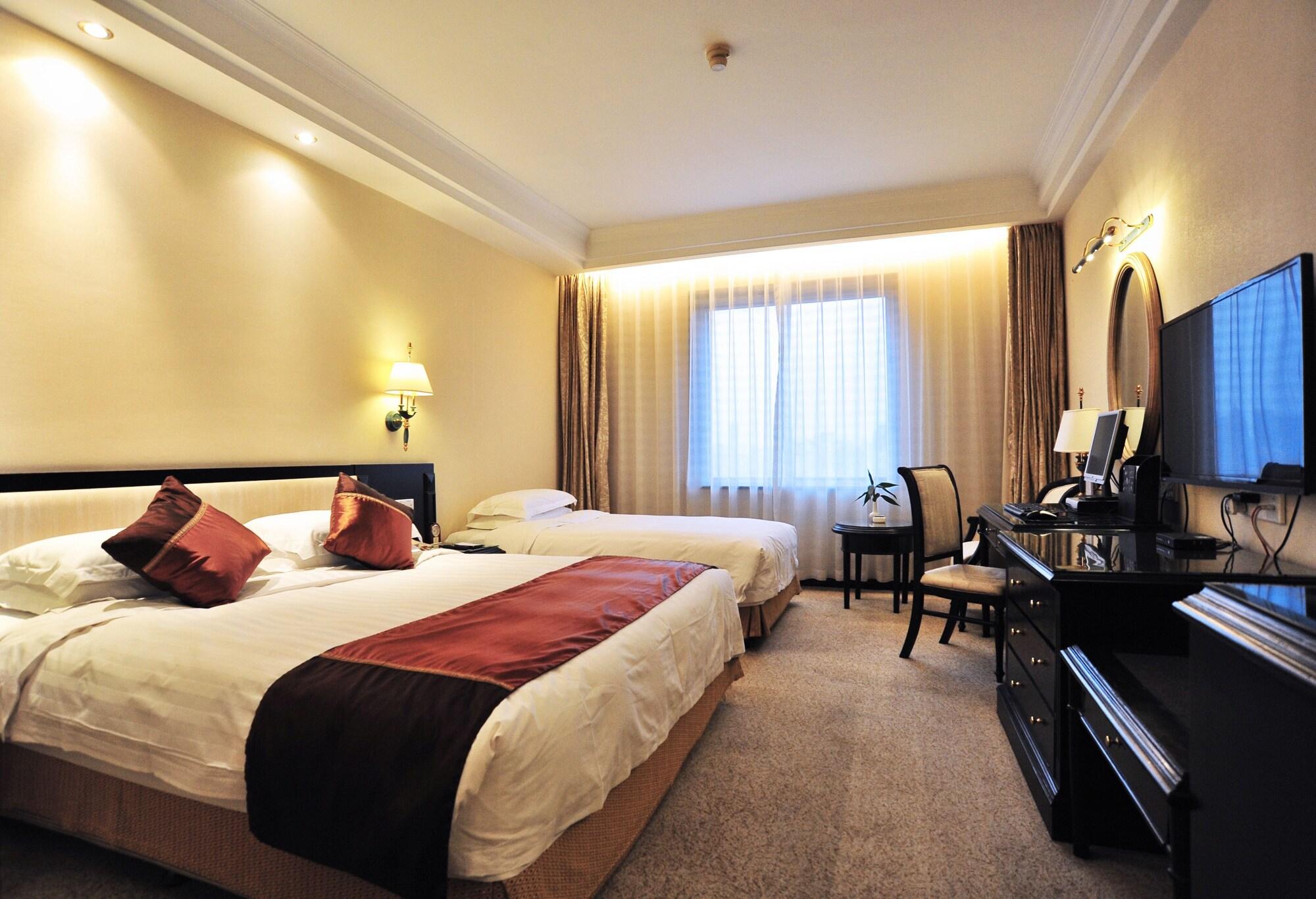 Отель Grand Metropark - 6 Minutes Walk To The West 5*